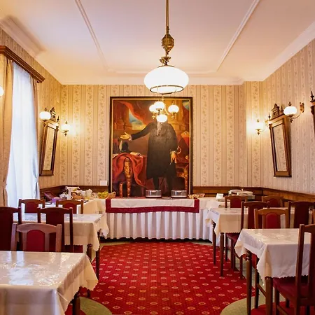 Lafayette 3*
