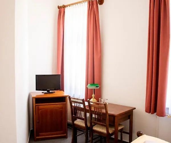 Lafayette Hotel 3*
